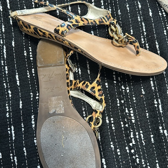 Marc Fisher thong sandal, patent leopard print with gold chain detail, size 10 - Picture 7 of 8